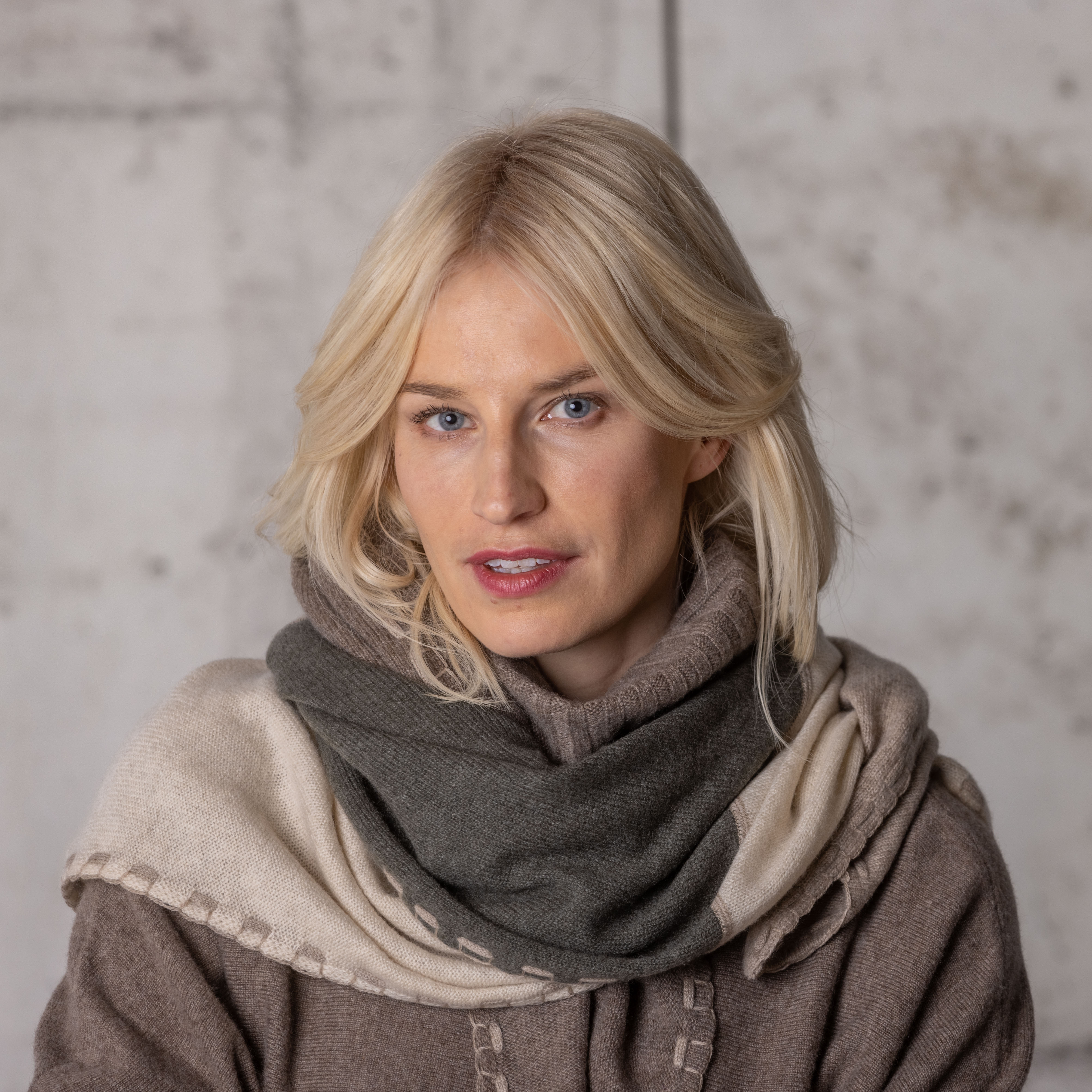 Big Quater Scarf Tammi Kaschmir eco alabaster