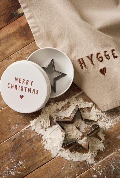 Keksdose "Merry Christmal" m. 3 Stern-Keksausstecher