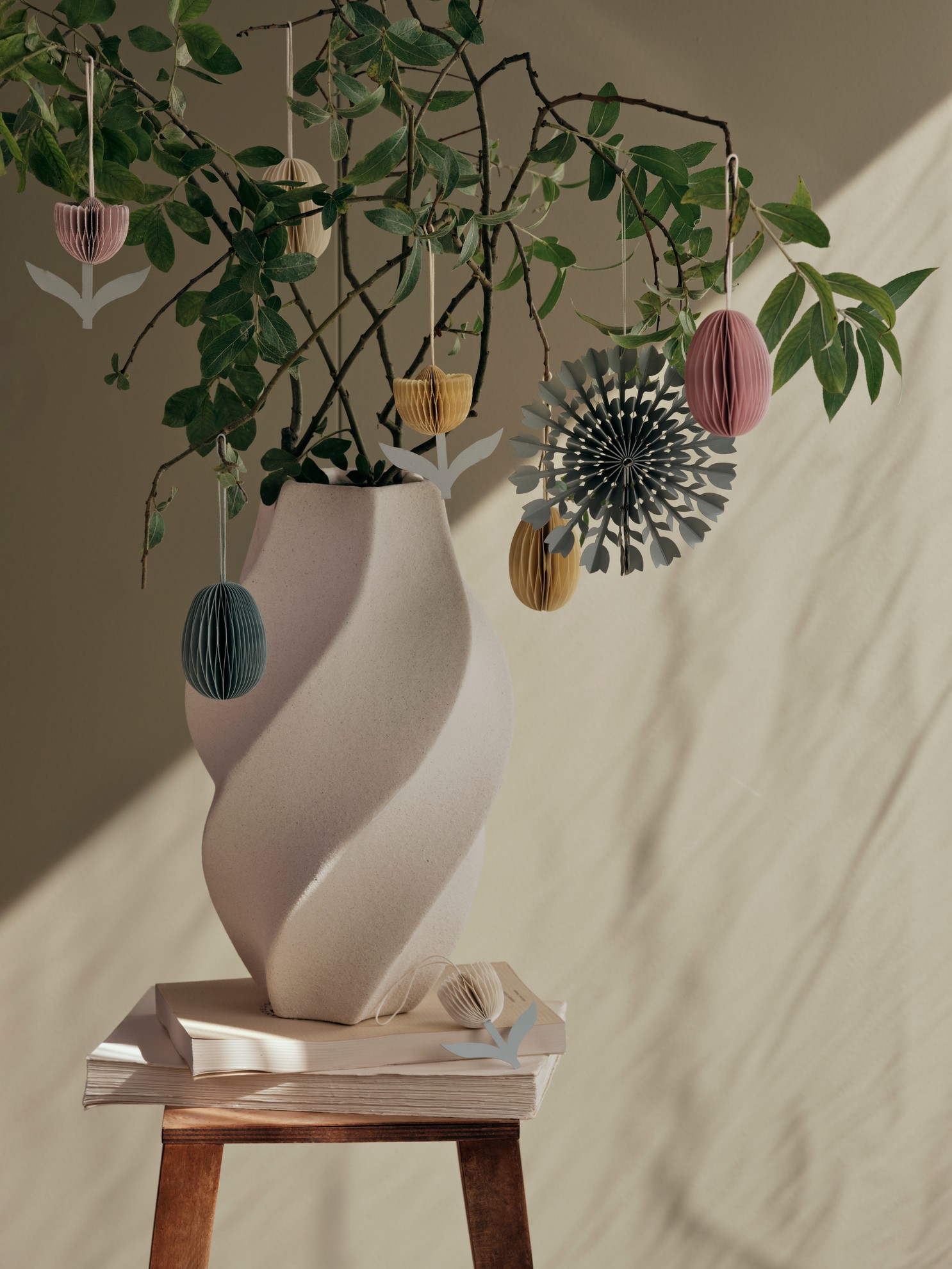 Papieranhänger Ei Megan Sage Green