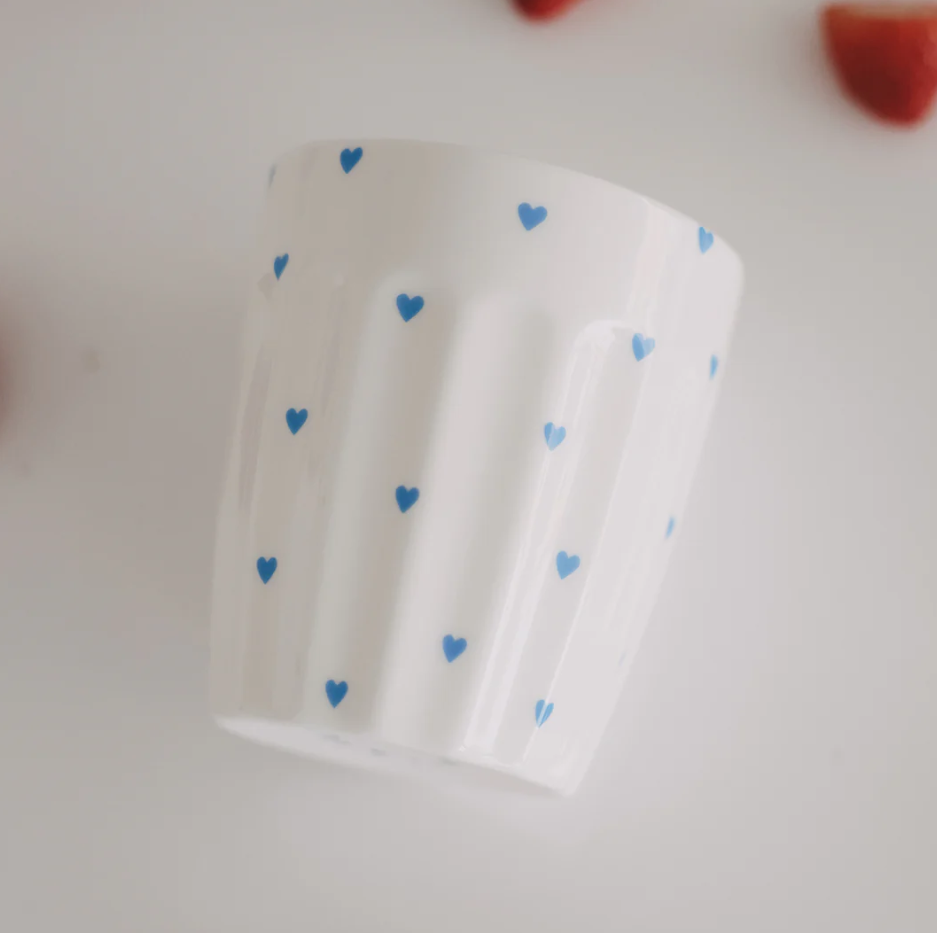 Becher kleine Herzen hellblau